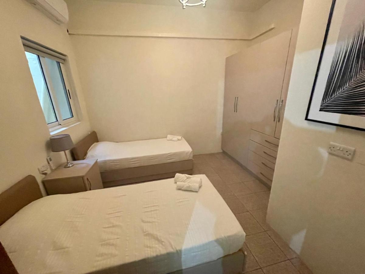 Seafront Apartment With Balcony Overlooking Marina Għajnsielem Exteriér fotografie