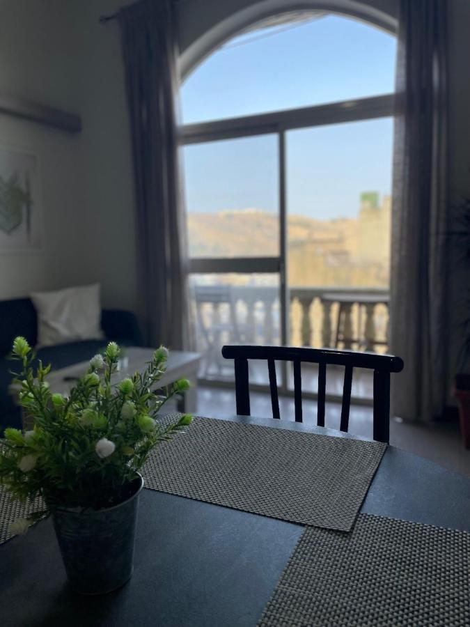 Seafront Apartment With Balcony Overlooking Marina Għajnsielem Exteriér fotografie