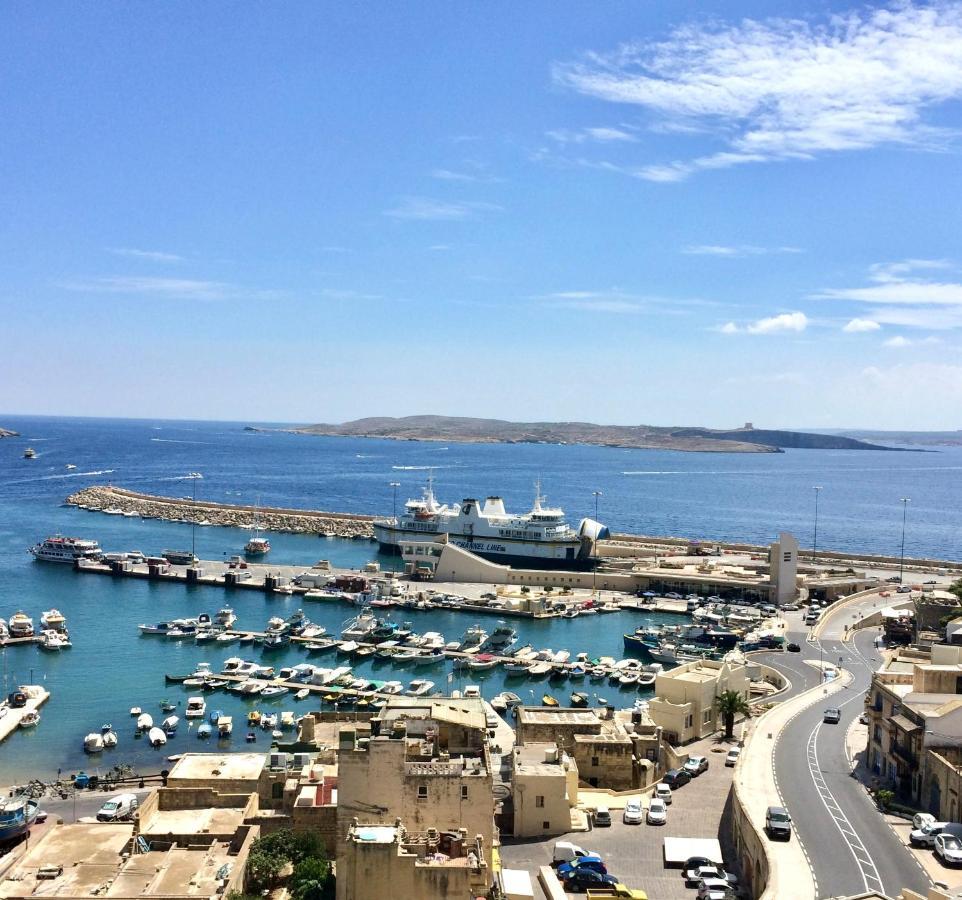 Seafront Apartment With Balcony Overlooking Marina Għajnsielem Exteriér fotografie